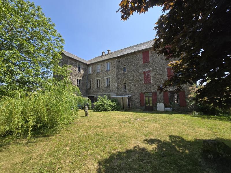 Maison en pierre - 440 m² - 22 pièces