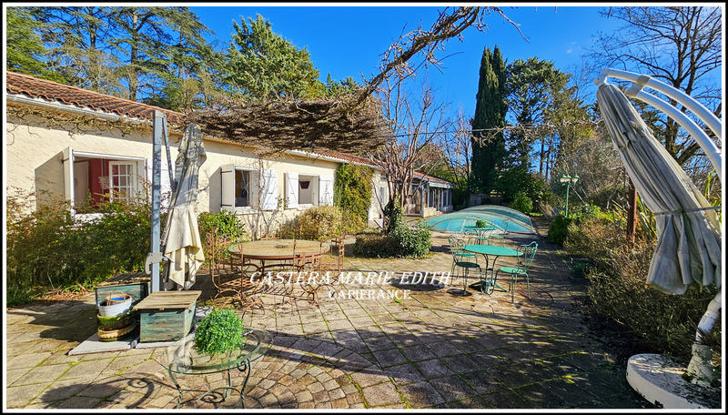 Maison - 322 m² - 9 pièces