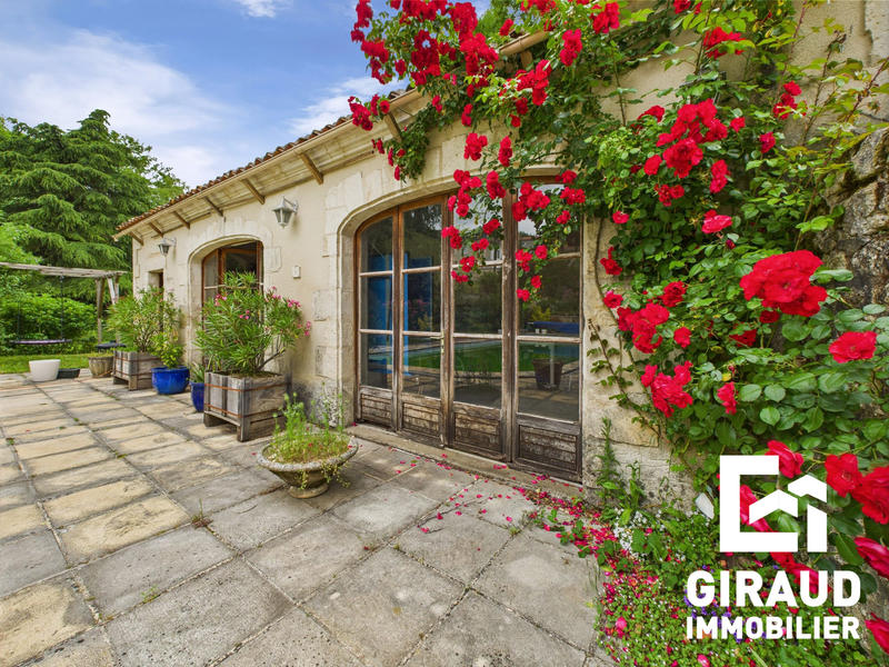 Maison ancienne - 305 m² - 6 pièces