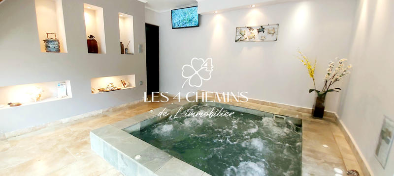 Villa - 220 m² - 6 pièces