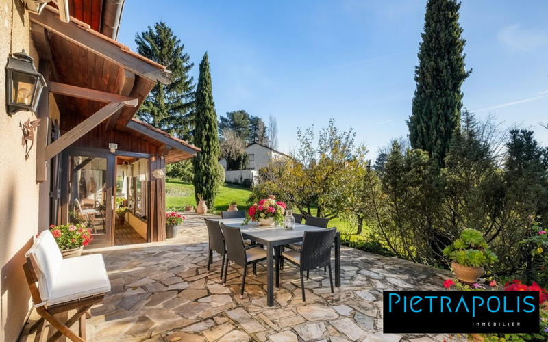 Maison - 210 m² - 5 pièces