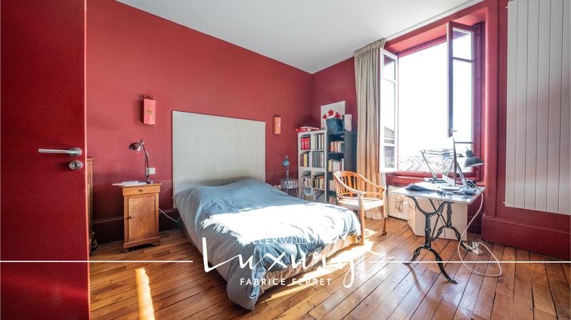 Appartement - 200 m² - 7 pièces