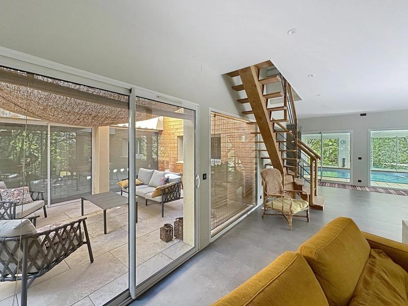 Maison - 320 m² - 9 pièces