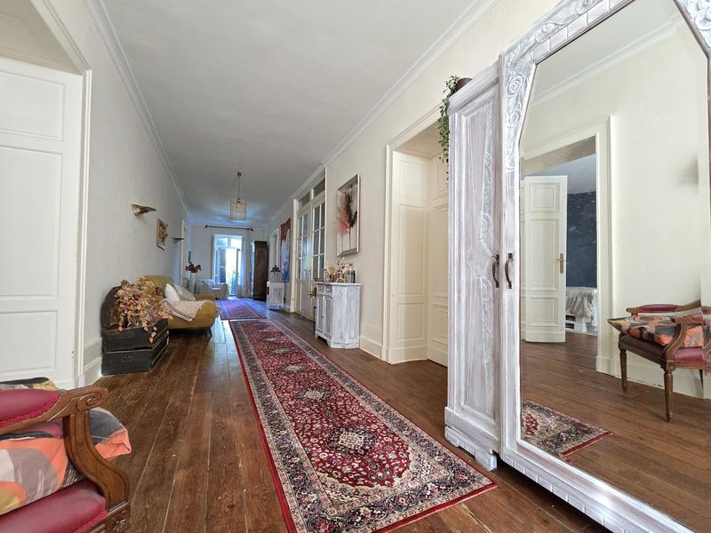 Villa - 330 m² - 8 pièces