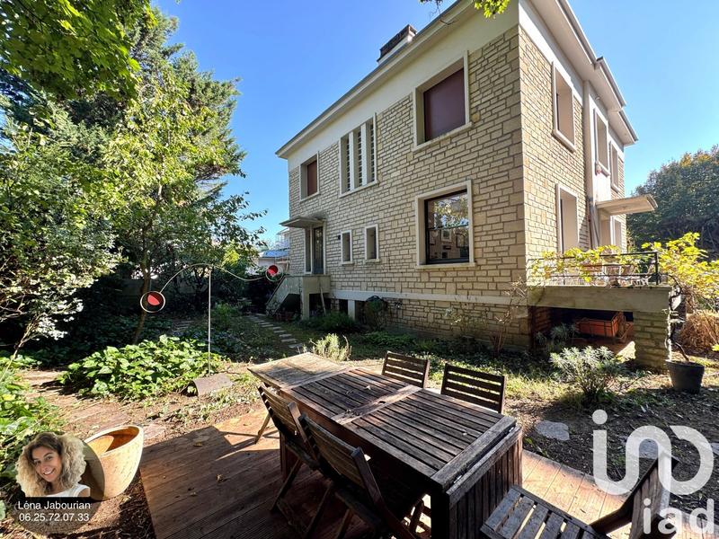 Maison - 238 m² - 8 pièces