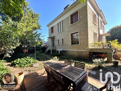 Maison - 238 m² - 8 pièces