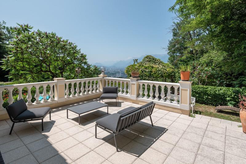 Maison - 335 m² - 8 pièces