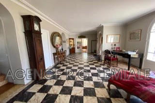 Maison - 400 m² - 12 pièces