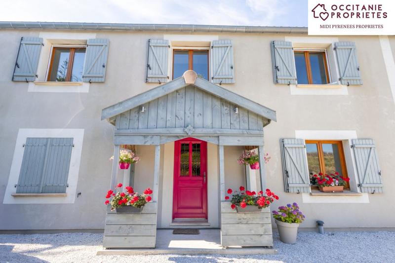 Maison - 258 m² - 9 pièces