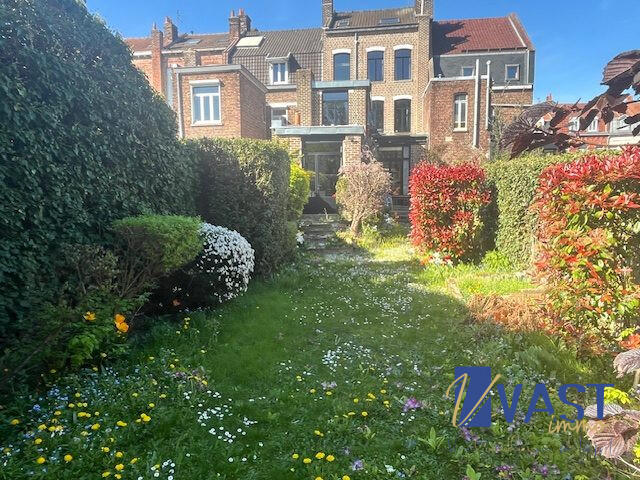 Maison ancienne - 250 m² - 8 pièces