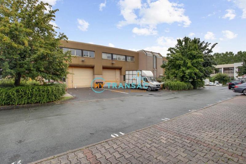 Local d'activités - 385 m²