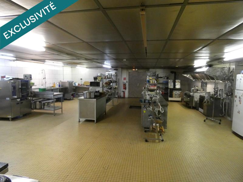 Local commercial - 2 200 m² - 8 pièces