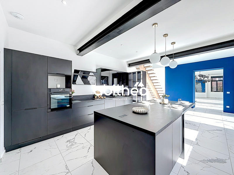 Maison - 223 m² - 8 pièces