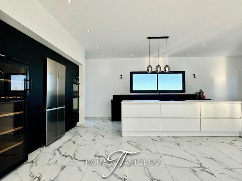 Maison - 175 m² - 5 pièces