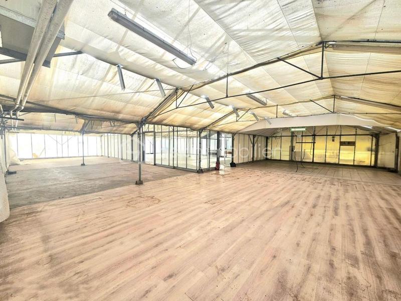Local commercial - 825 m² - 8 pièces
