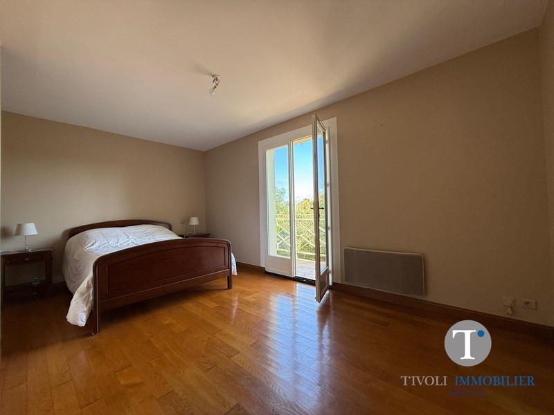 Maison - 237 m² - 8 pièces