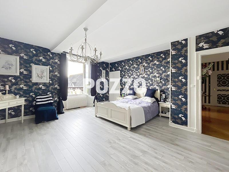 Maison - 300 m² - 15 pièces