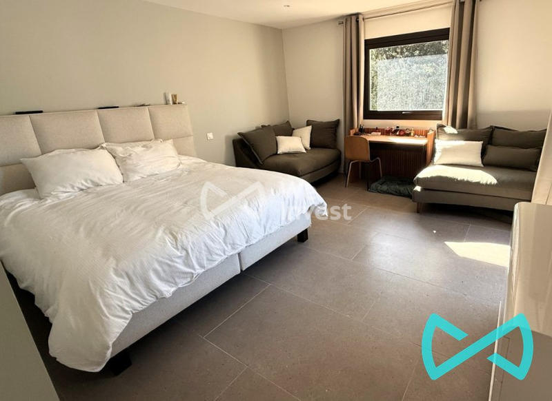 Villa - 235 m² - 6 pièces