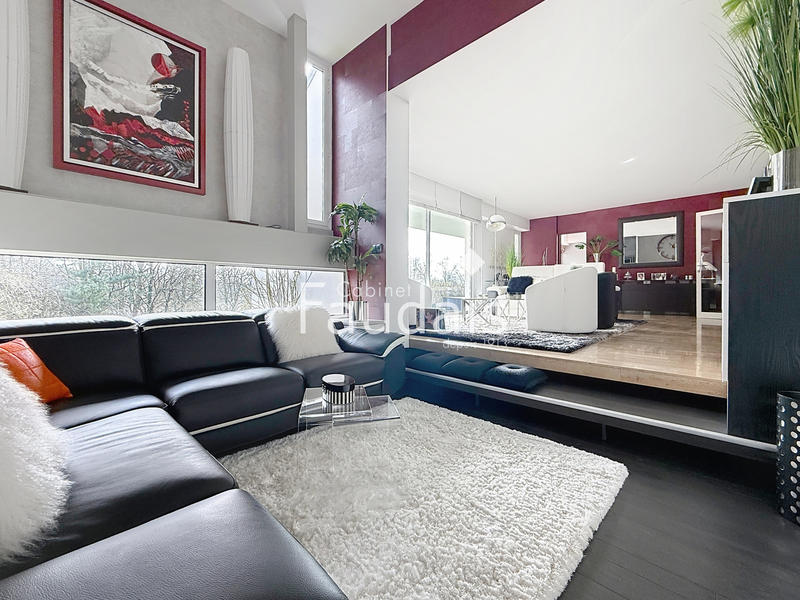 Maison - 275 m² - 9 pièces