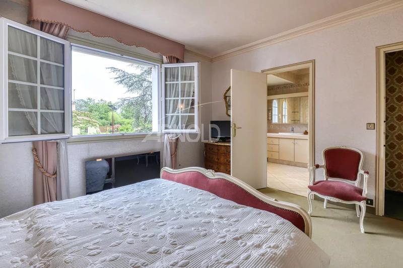 Maison - 207 m² - 7 pièces