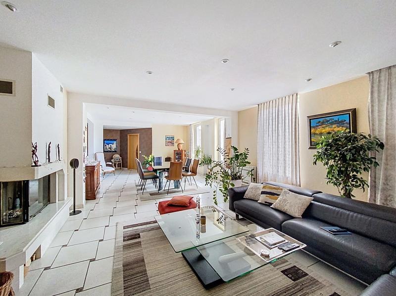 Maison - 203 m² - 6 pièces