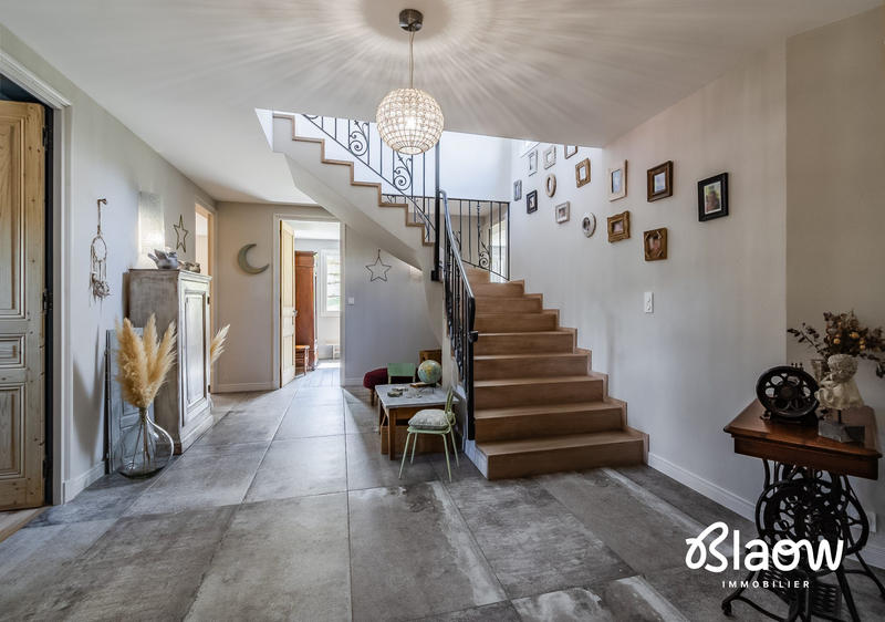 Maison contemporaine - 253 m² - 7 pièces