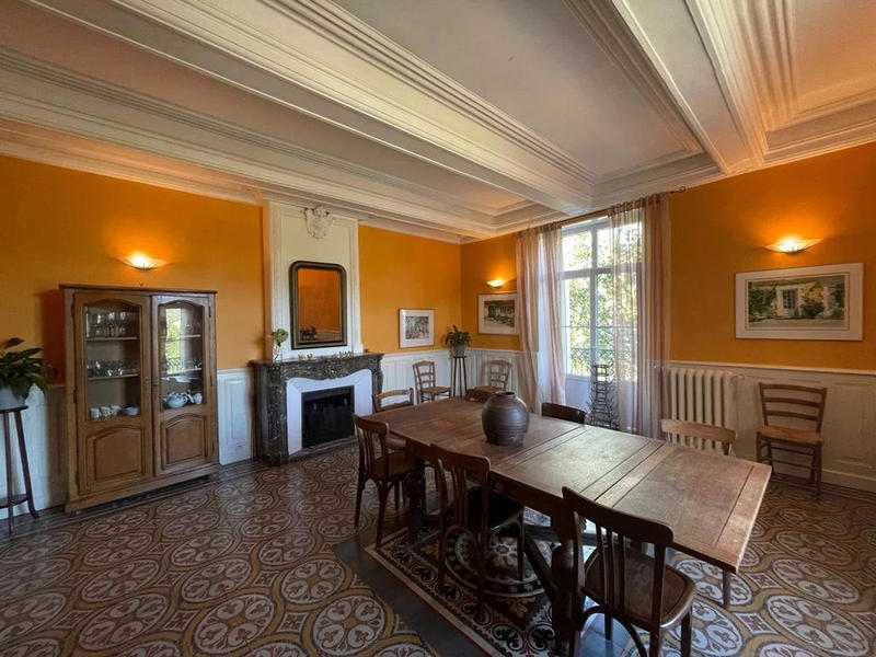 Maison - 280 m² - 12 pièces