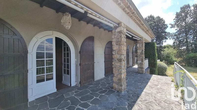 Maison - 216 m² - 11 pièces