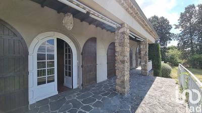 Maison - 216 m² - 11 pièces