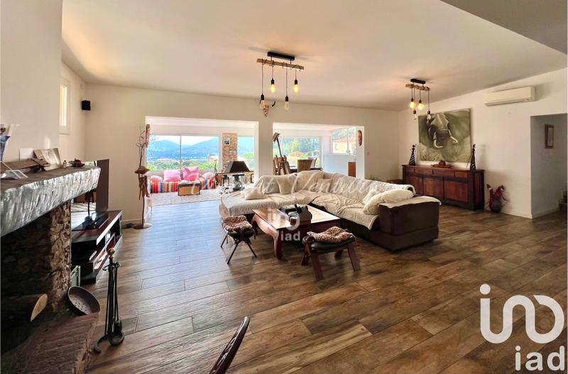 Maison - 216 m² - 8 pièces