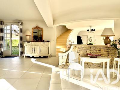 Maison - 232 m² - 8 pièces