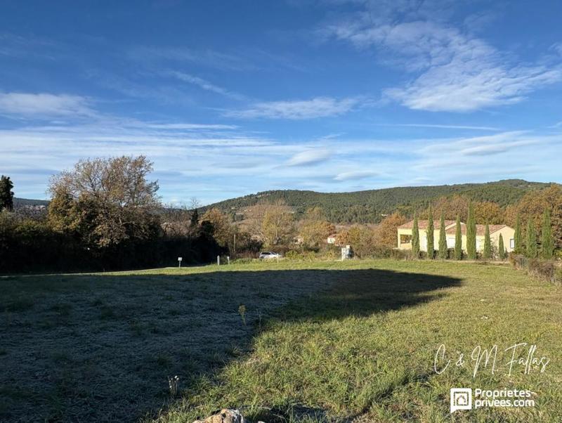 Terrain constructible - 1 021 m²