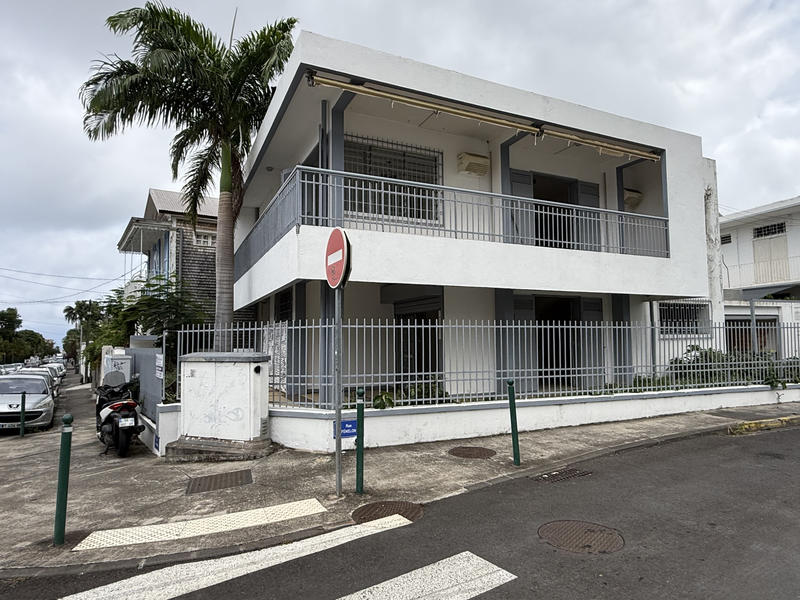 Local commercial - 140 m² - 4 pièces