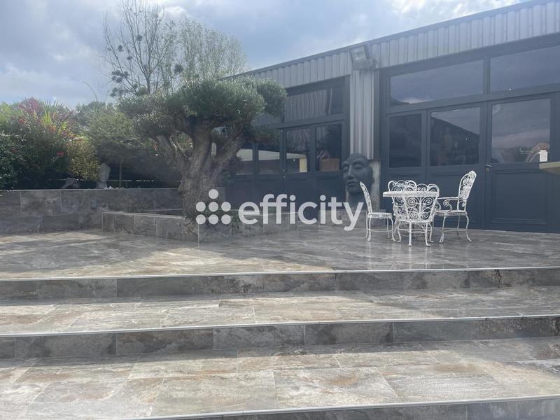 Maison - 550 m² - 5 pièces