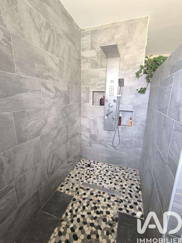 Maison - 180 m² - 8 pièces