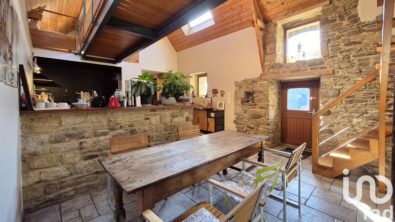 Maison - 239 m² - 7 pièces