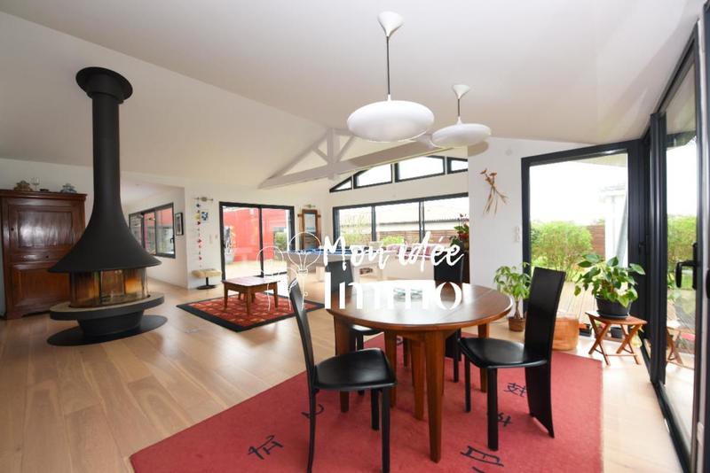 Maison - 280 m² - 9 pièces