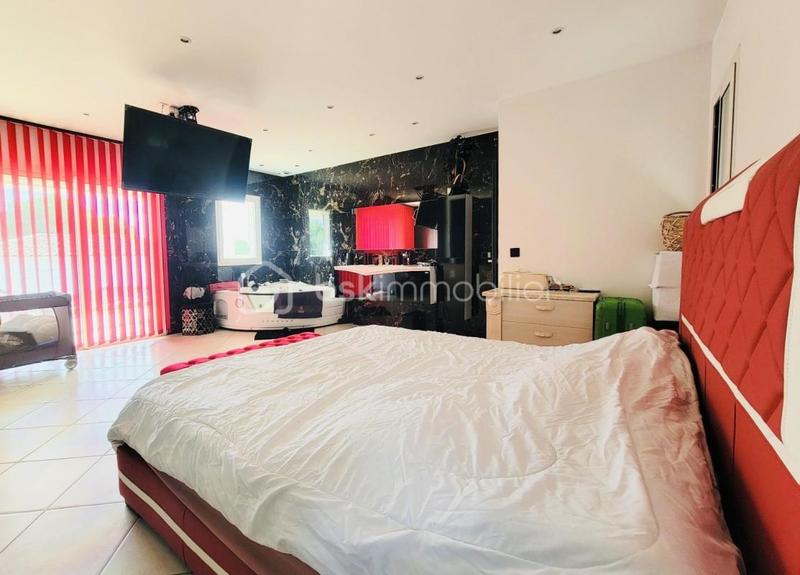 Villa - 301 m² - 11 pièces