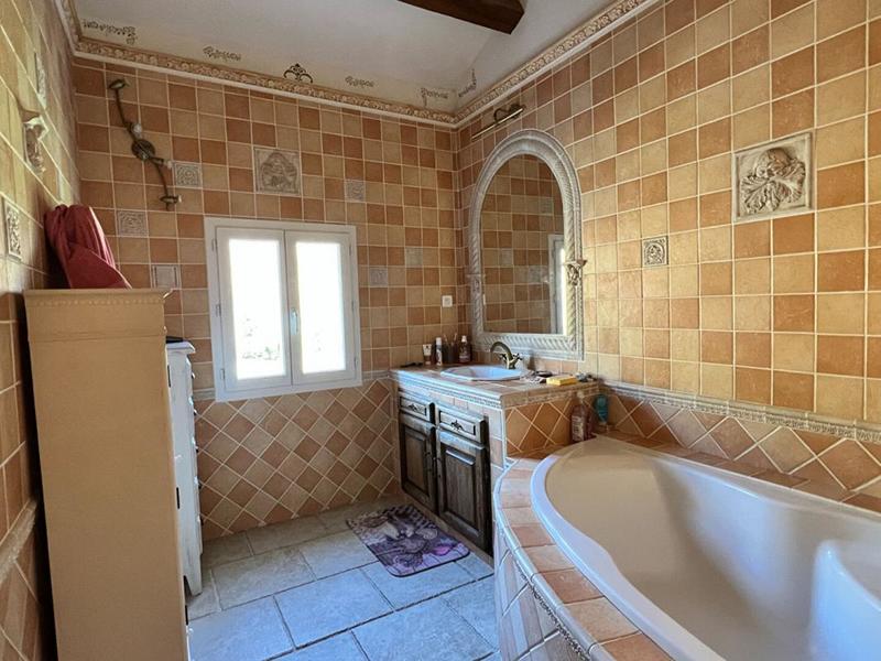 Propriété - 212 m² - 9 pièces