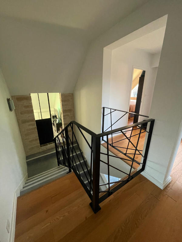 Maison - 220 m² - 8 pièces