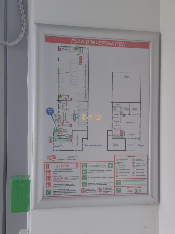 Local d'activités - 833 m²