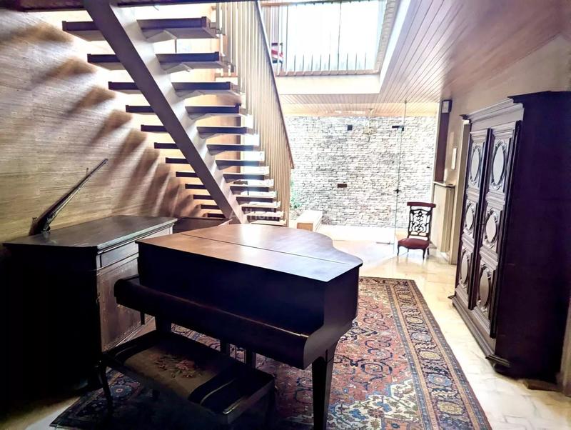 Maison - 319 m² - 7 pièces