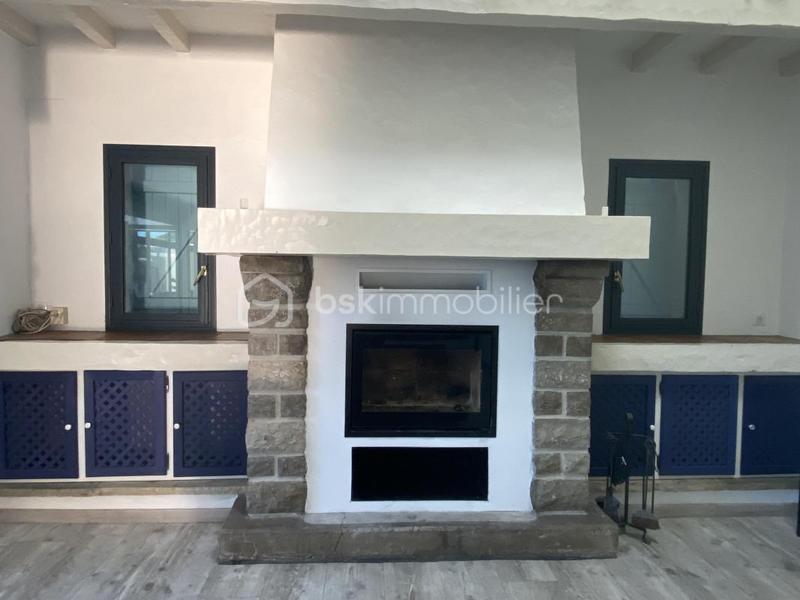 Maison - 220 m² - 9 pièces