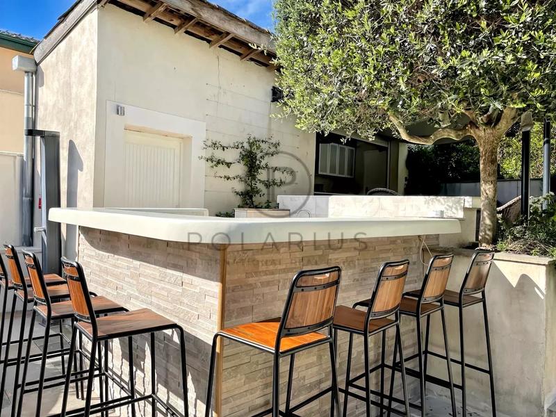 Villa - 614 m² - 12 pièces