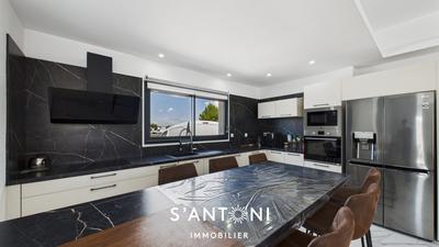 Maison - 110 m² - 4 pièces