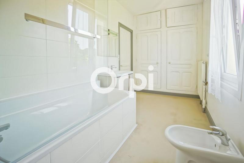 Maison - 318 m² - 7 pièces