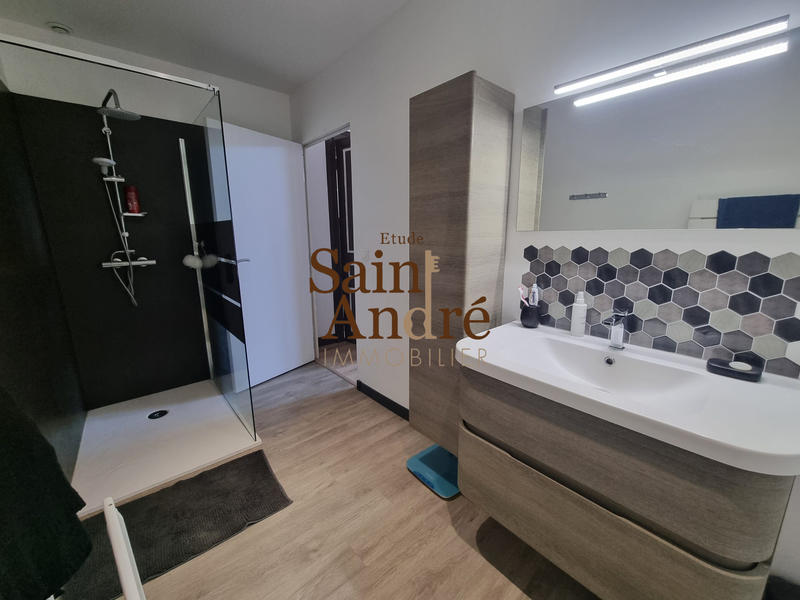 Maison - 256 m² - 8 pièces