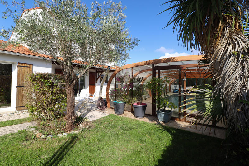 Maison - 220 m² - 12 pièces