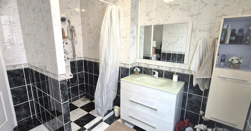 Maison - 121 m² - 5 pièces