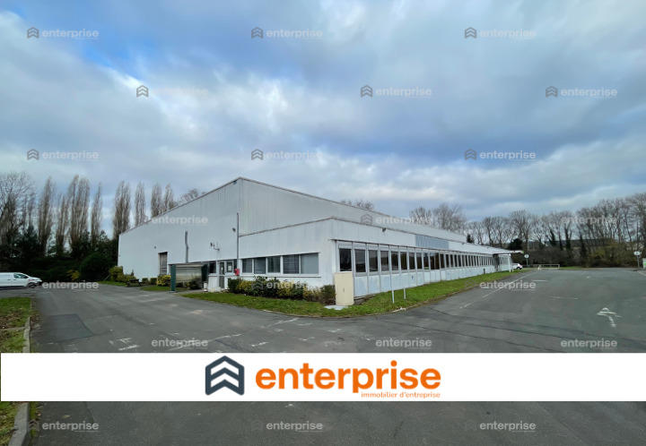 Entrepôt - 1 900 m²